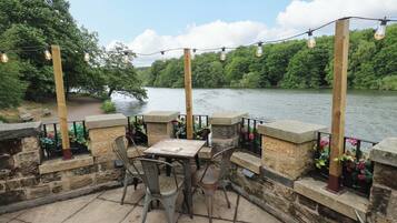 Khu ẩm thực ngoài trời