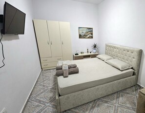1 chambre, fer et planche Ă repasser, Wi-Fi gratuit, draps fournis