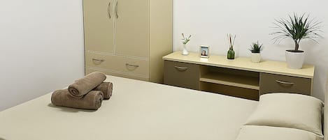 1 chambre, fer et planche Ă repasser, Wi-Fi gratuit, draps fournis