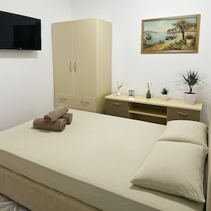 1 chambre, fer et planche Ă repasser, Wi-Fi gratuit, draps fournis