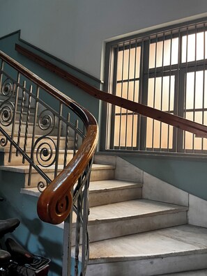 Escaleras con baranda