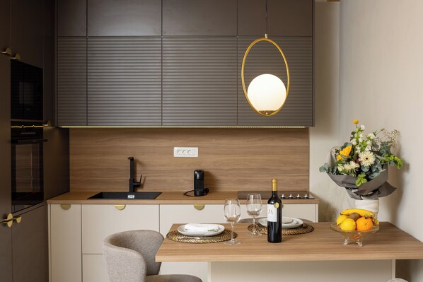 Villa Maja Aurelia in the centre Romantic Studio Apartment | Cuisine privée | Réfrigérateur grande capacité avec congélateur, four à micro-ondes