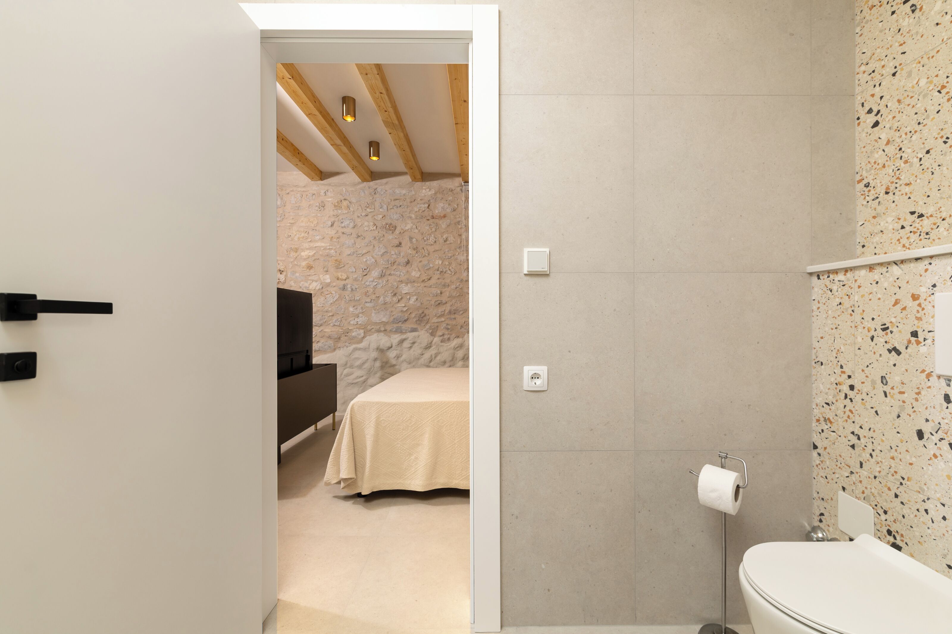 Ducha, artículos de tocador gratuitos, secador de pelo, toallas