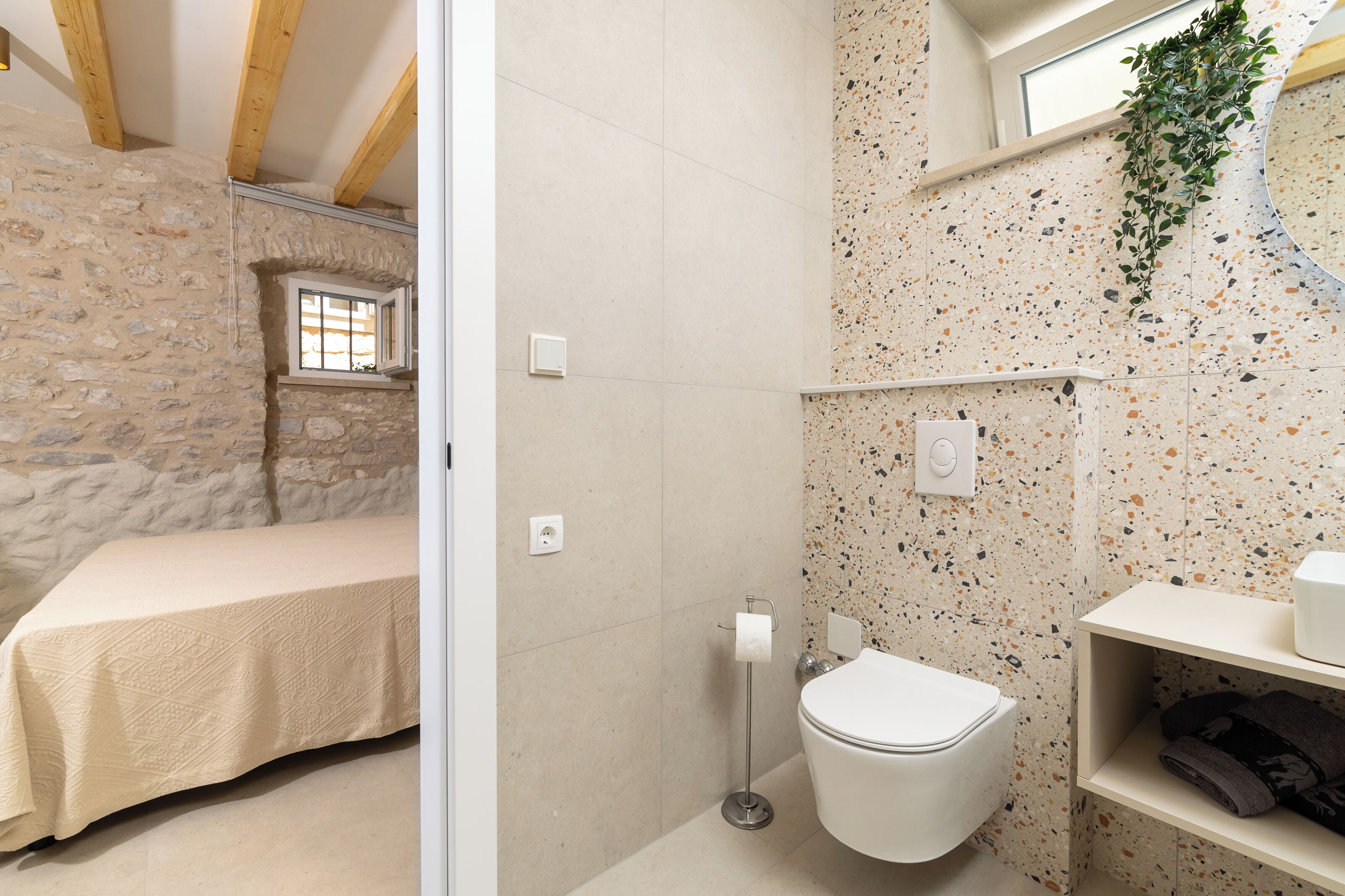 Villa Maja Aurelia in the centre Romantic Studio Apartment | Badezimmer | Dusche, kostenlose Toilettenartikel, Haartrockner, Handtücher