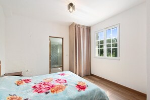 3 camere