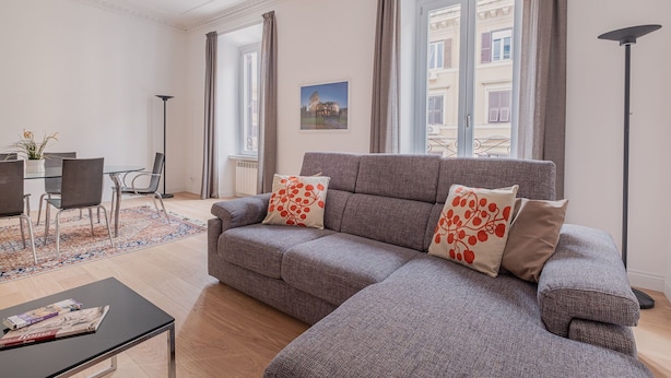 TV - Life Home Vatican by Halldis (Rome)