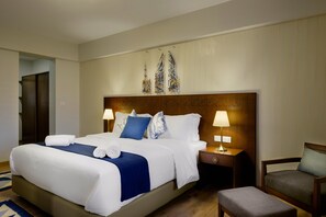 Egyptian cotton sheets, premium bedding, in-room safe, desk