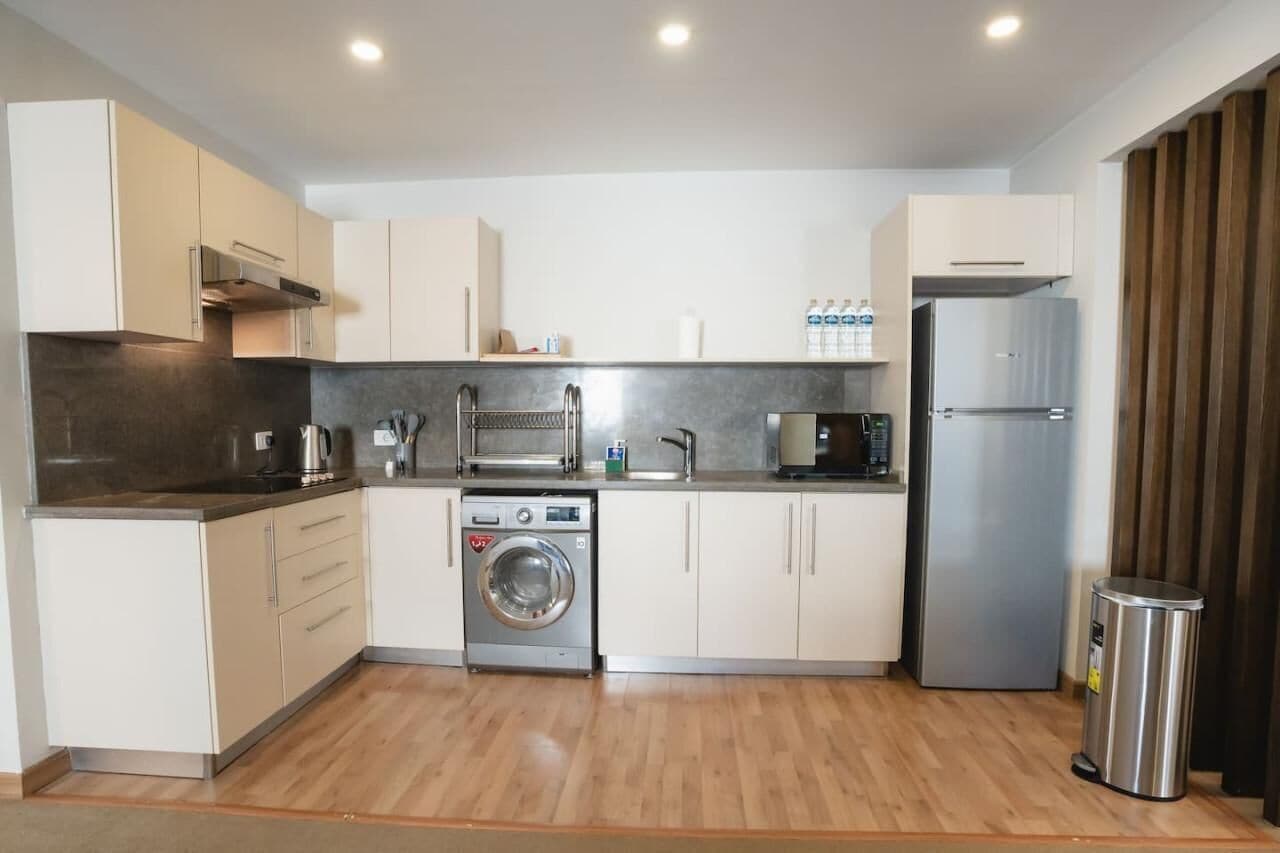 Superior Apartment, 3 Bedrooms, Kitchen | Private kitchen | Microwave, stovetop, electric kettle, cookware/dishes/utensils