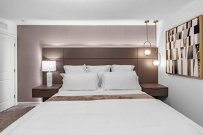 9 عدّة غرف نوم ومكواة/لوح كي وسرير سفر وواي فاي