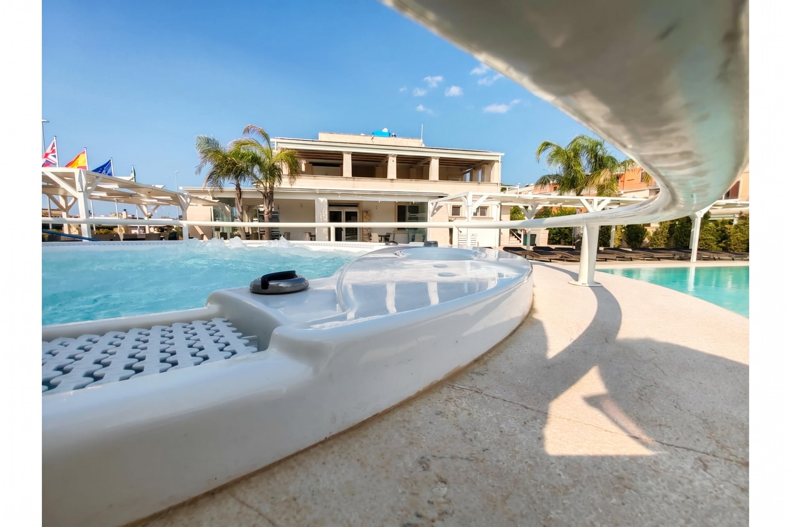 Familienapartment, Mehrere Schlafzimmer (Pino 3 - 3 bedrooms Near The Sea) | Pool | Außenpool (je nach Saison geöffnet)
