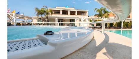 Familienapartment, Mehrere Schlafzimmer (Pino 3 - 3 bedrooms Near The Sea) | Pool | Außenpool (je nach Saison geöffnet)