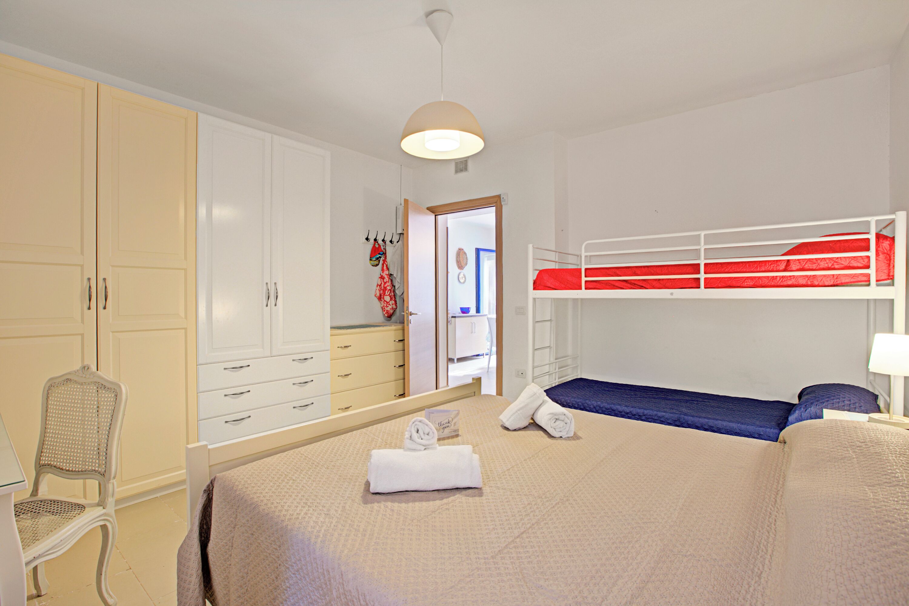 Family Villa, Multiple Bedrooms (Villetta Pino Pool And Sea) | 1 bedroom, bed sheets