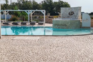 Piscine extérieure (ouverte en saison)