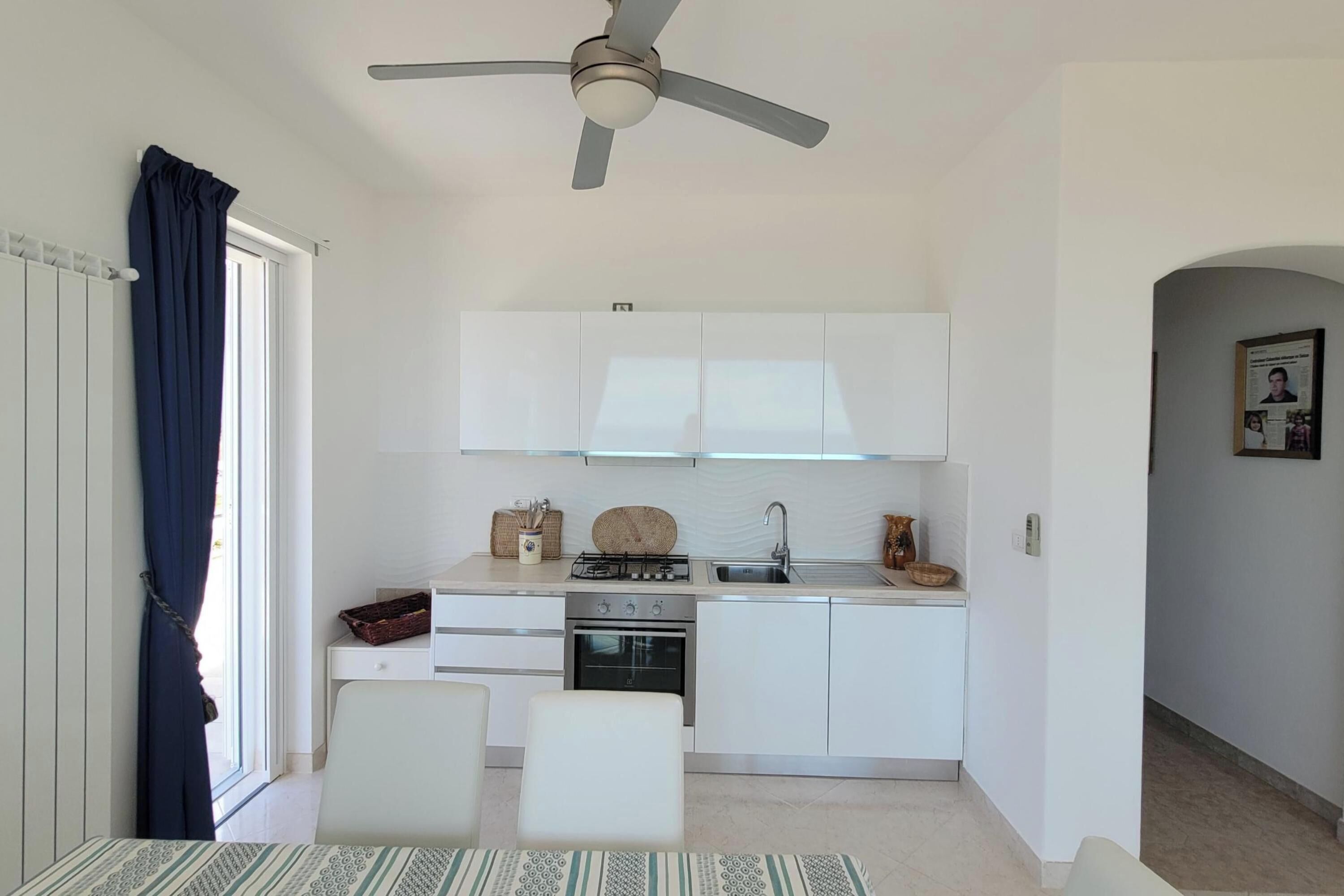 Familieleilighet, flere soverom, 2 bad, sjøvendt (Felloniche Apartment Sea View) | Eget kjøkken | Kjøleskap, ovn, kokeplater og kaffetrakter/tekoker