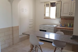 Family Apartment, Multiple Bedrooms, 2 Bathrooms (Gran Appartamento Felloniche Sea View) | Dining room - Villa Felloniche (Castrignano del Capo)