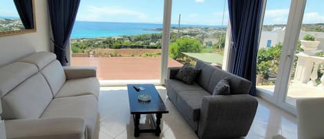 Family Apartment, Multiple Bedrooms, 2 Bathrooms, Sea Facing (Felloniche Apartment Sea View) | Living area | 21-inch TV with cable channels
