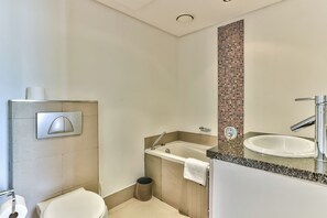 럭셔리 아파트, 산 전망 | 욕실