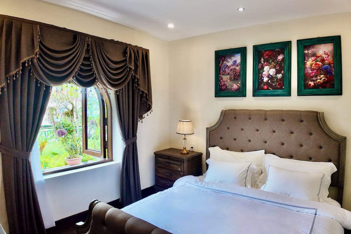 Premium bedding, blackout curtains, free WiFi, bed sheets