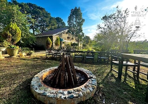 Familierom, hageutsikt | Sengetøy av topp kvalitet, lydisolert, wi-fi (inkludert) og sengetøy