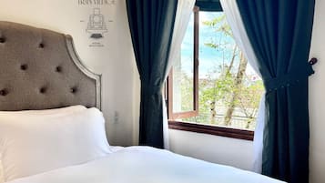 Familieværelse - udsigt til have | Premium-sengetøj, lydisolering, gratis Wi-Fi, sengetøj