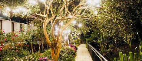 Family Room, Garden View | Premium bedding, soundproofing, free WiFi, bed sheets