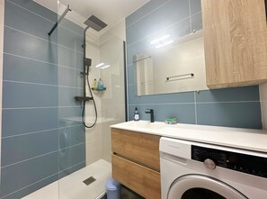 Shower, hair dryer, toilet paper - Sun, peace & comfort in Port Camargue (Le Grau-du-Roi)