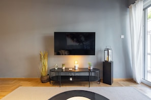 Appartement, 3 chambres, cuisine, vue ville | Salle de séjour | TV connectée de 53 pouces avec chaînes numériques, services de streaming
