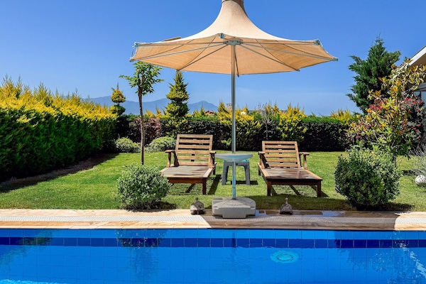 Een seizoensgebonden buitenzwembad