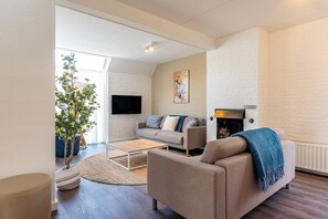 Smart TV, fireplace - Holiday Home in Zeeland near Sophia Beach (Kamperland)