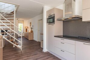 Køleskab, ovn, kogeplade, opvaskemaskine