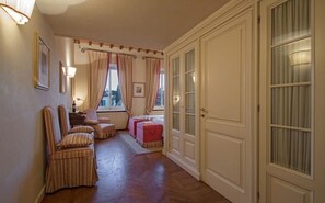 3 chambres, fer et planche à repasser, lit parapluie, Wi-Fi gratuit