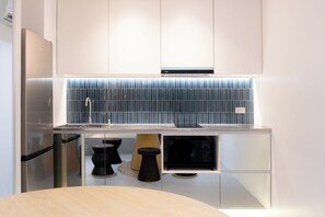 Mikroaaltouuni, uuni, liesi