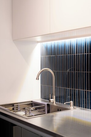 Micro-ondes, four, plaque de cuisson