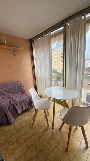 Interior - Bright Cannes Studio – Walk to Beach, Palais & Shopping (Cannes)