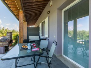 تناول الطعام بالخارج