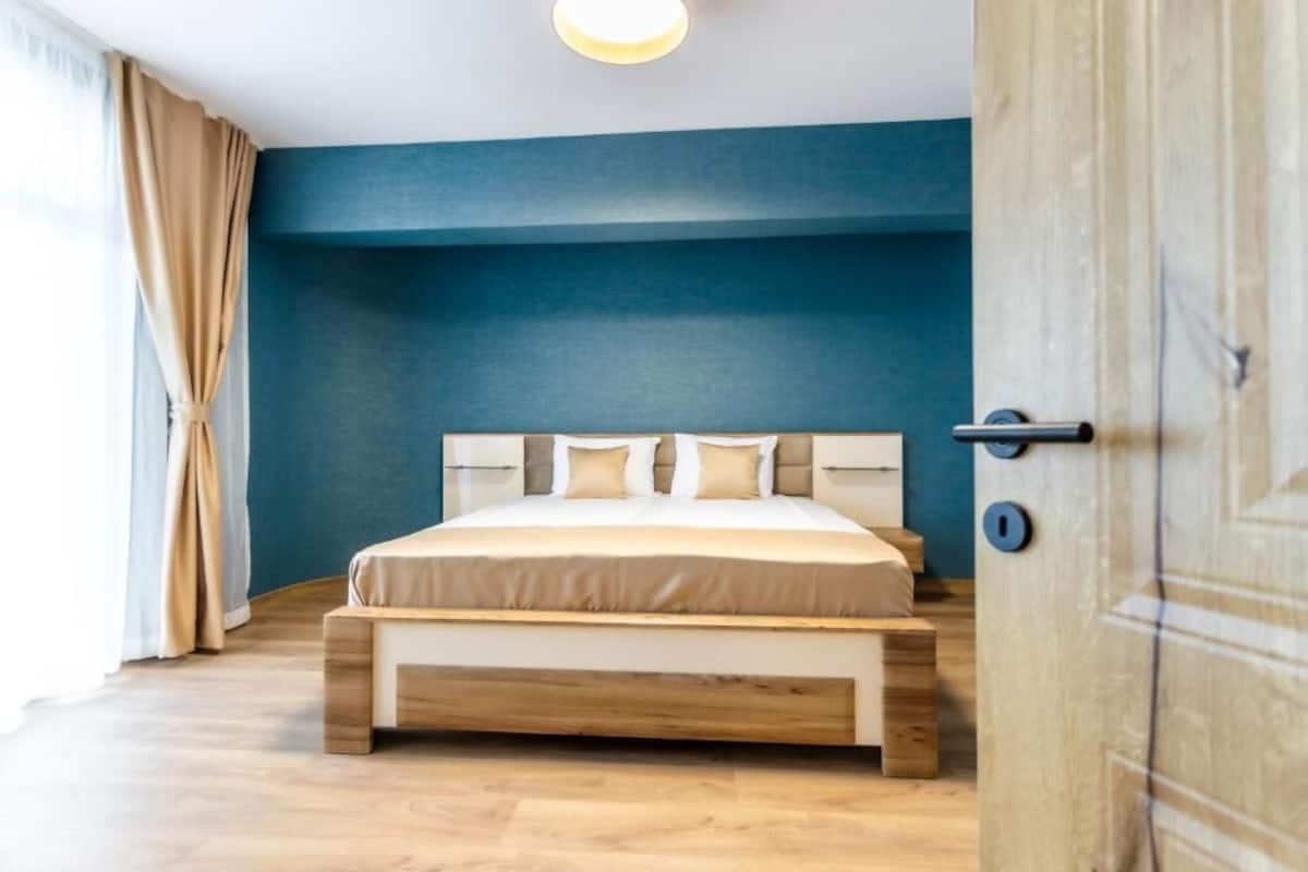 Hypo-allergenic bedding available, minibar (free items), in-room safe