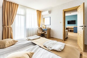 A hotel room with a bed, a desk, a chair, and a television. - Hotel Laguna Spa (Nessebar)