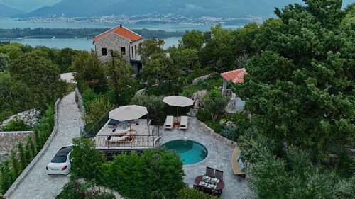 Villa Diamonte - Ancient Stones, New Horizons