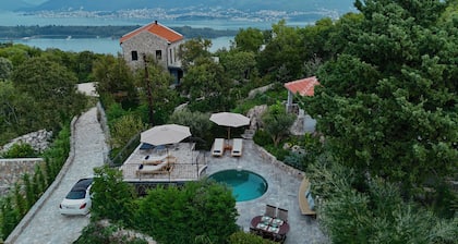 Villa Diamonte - Ancient Stones, New Horizons