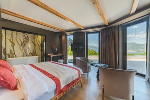 5 bedrooms, in-room safe, iron/ironing board, free WiFi