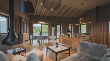 Smart TV, fireplace, table tennis