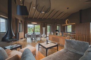 Smart TV, fireplace, ping pong