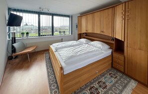 3 chambres, fer et planche à repasser, lit parapluie, Wi-Fi gratuit