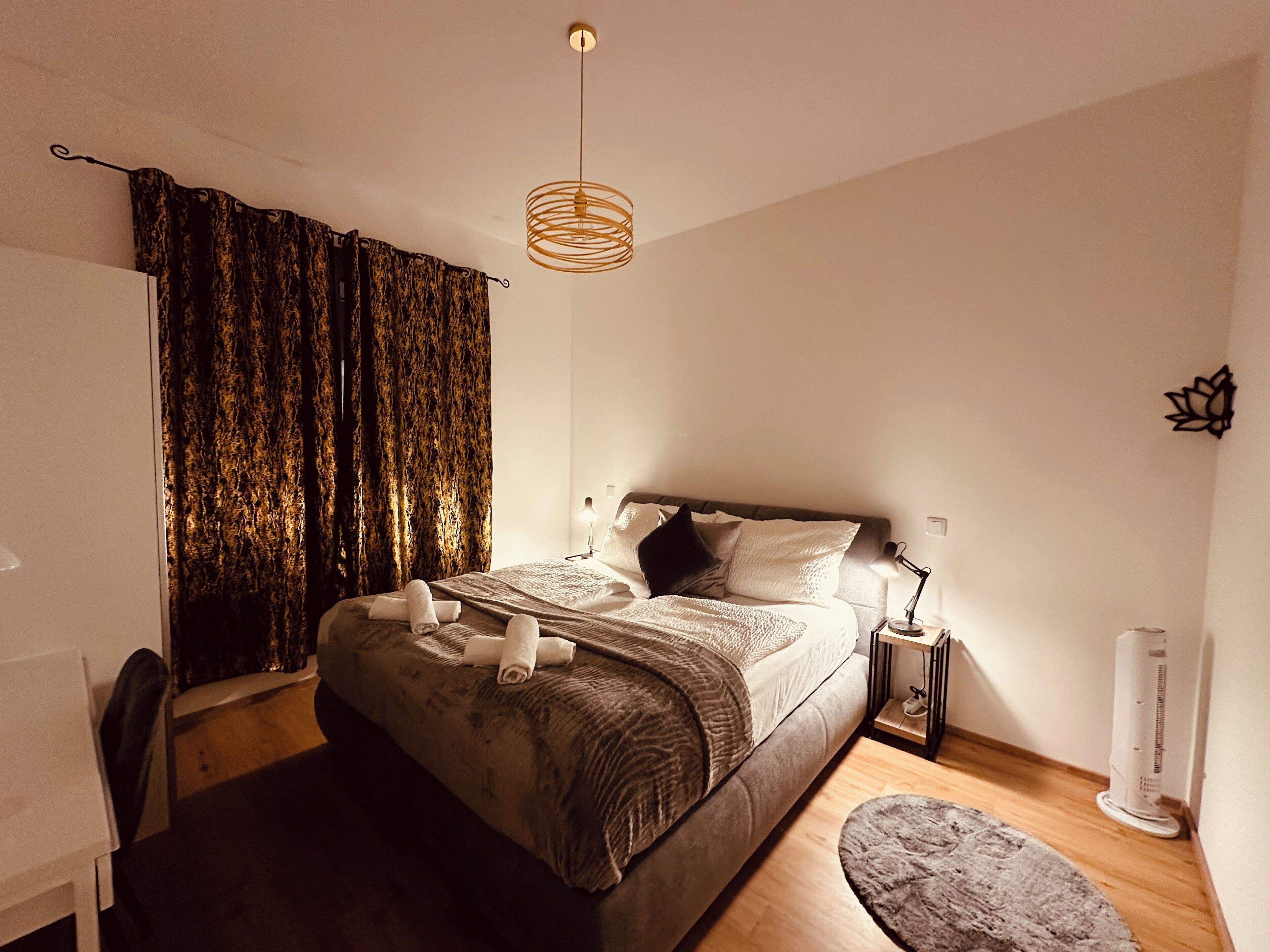 2 bedrooms, iron/ironing board, WiFi, bed sheets