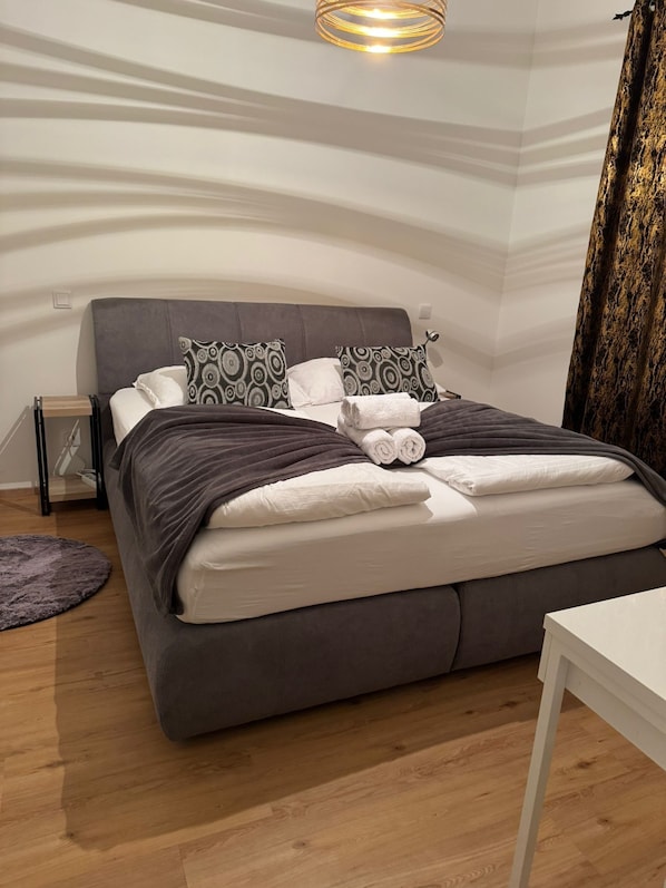 2 bedrooms, iron/ironing board, WiFi, bed sheets