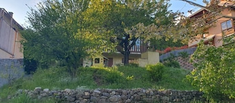 Lovely T3, ground floor of villa, quiet location 2 steps from town center.