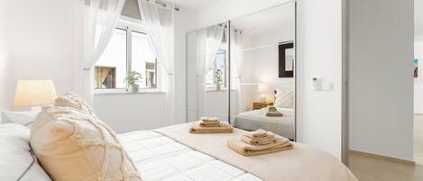 2 bedrooms, iron/ironing board, WiFi, bed sheets