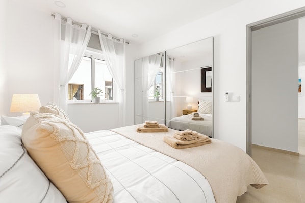 2 chambres, fer et planche à repasser, Wi-Fi, draps fournis