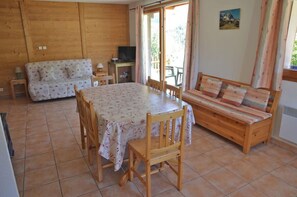 TV, fireplace - L'Echaillon - Renoncule (NEVACHE)