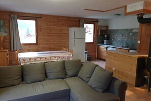 TV, fireplace - L'Echaillon - Ancolie (NEVACHE)